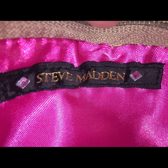 Steve Madden’s Clutch W Tied Scarf Design - Picture 4 of 6